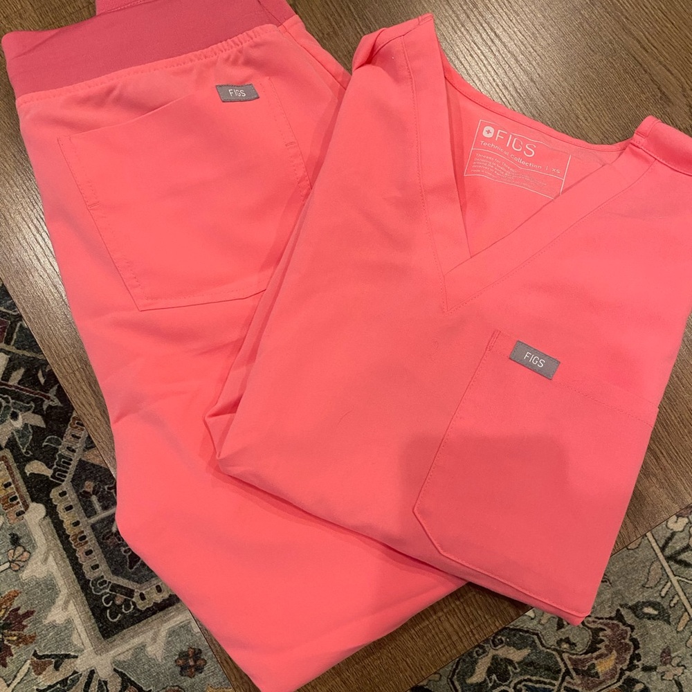 FIGS - Neon Pink Caterina and Zamora set